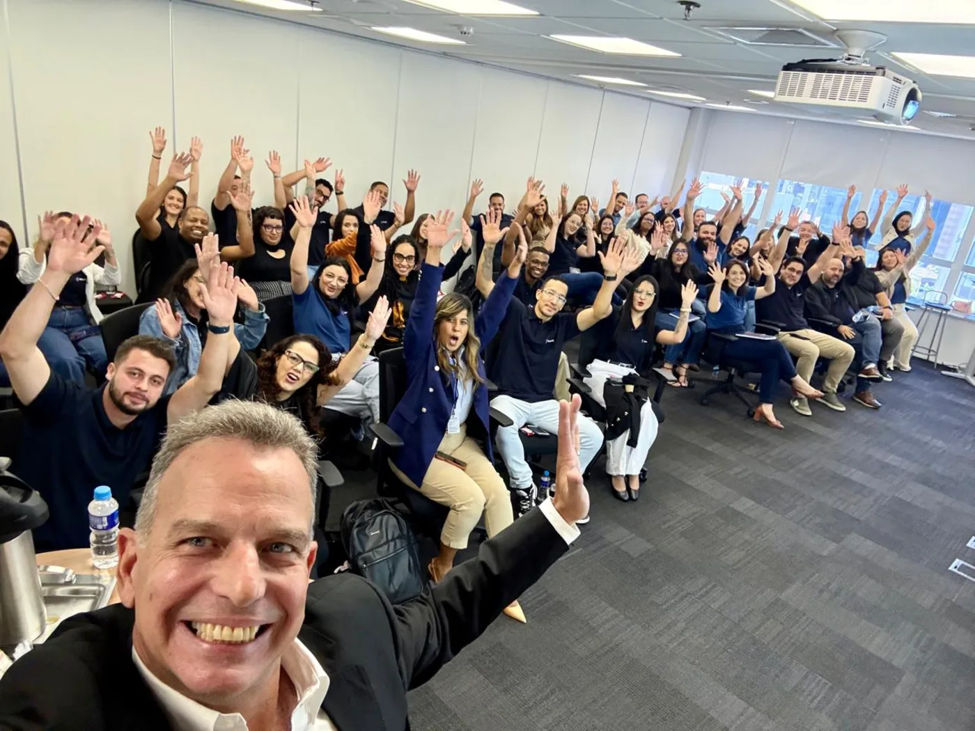 Turma corporativa da Oncovit ao final da apresentação.