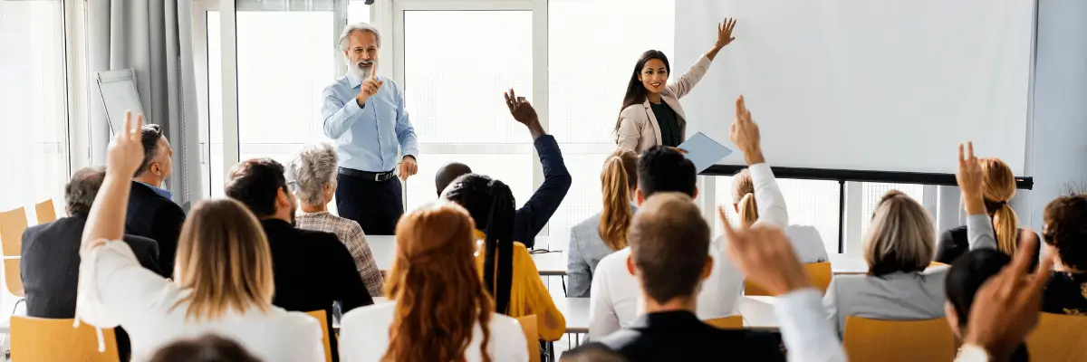 Palestras Corporativas Customizadas: O Catalisador Estratégico Para Transformar Pessoas, Cultura e Resultados